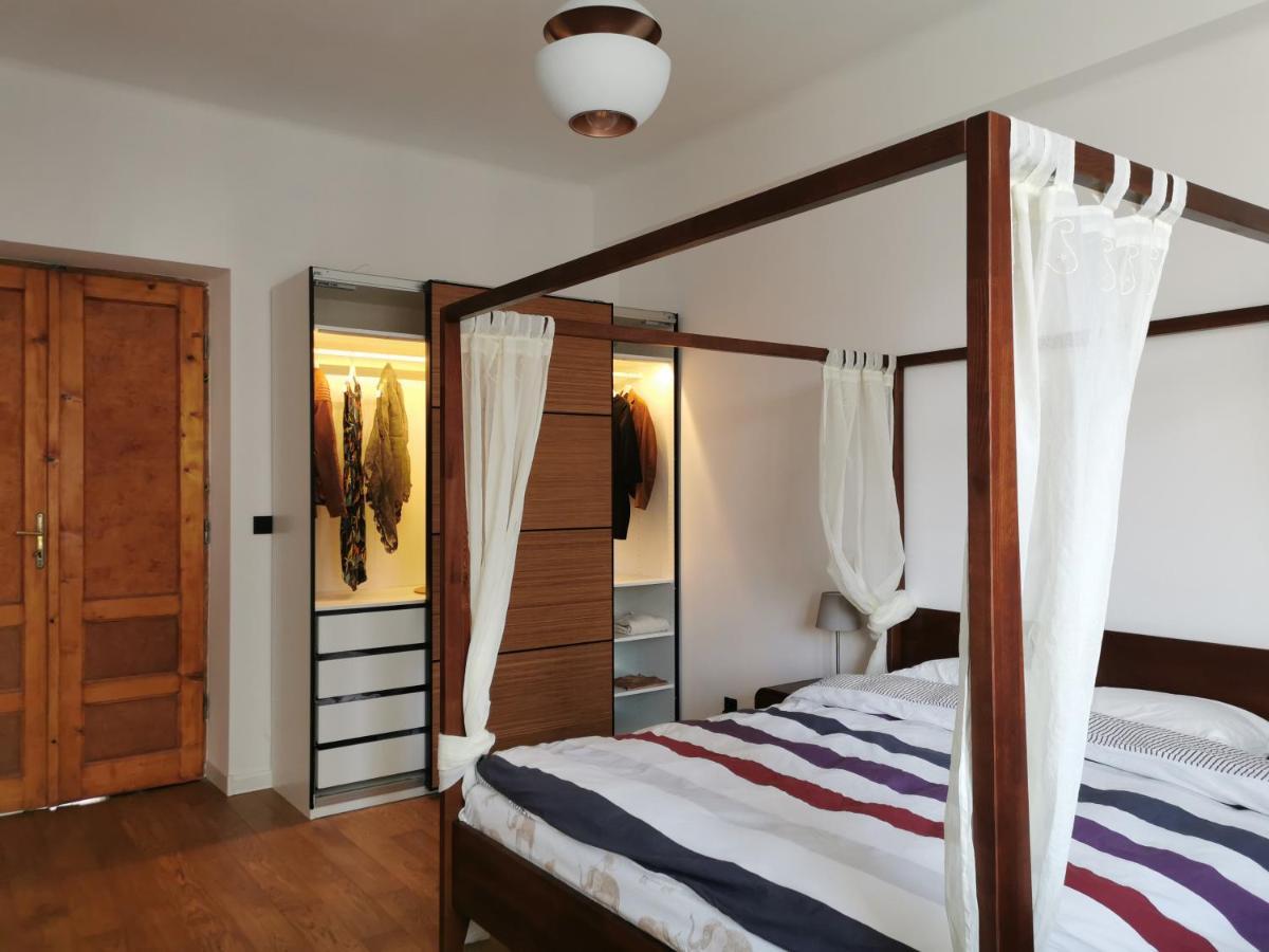 Designer Apartment 110M2 With King Size Beds & Equipped Kitchen Krakkó Kültér fotó