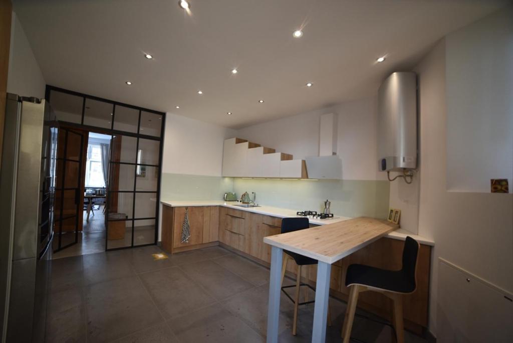 Designer Apartment 110M2 With King Size Beds & Equipped Kitchen Krakkó Kültér fotó